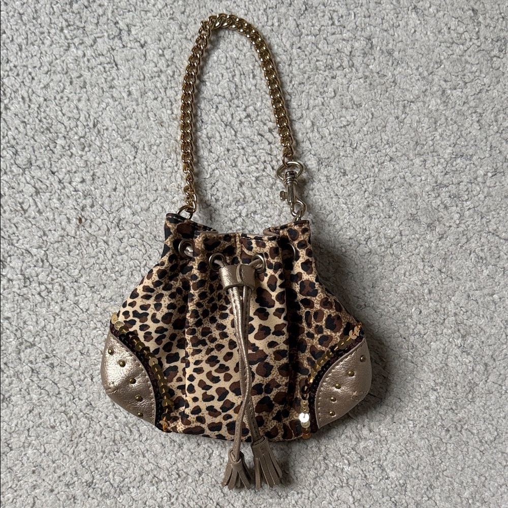 *Vintage*
Liz Claiborne
Leopard Print Wristlet